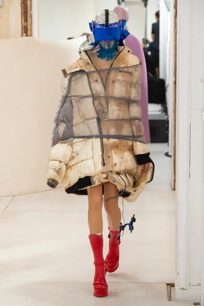 Look 30
